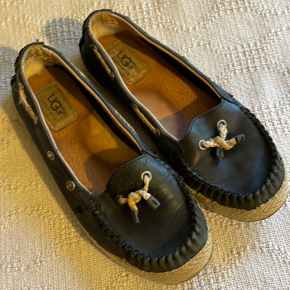 Ugg Casual Shoes Womens Size 6 Medium Blue Leather Beach Boating Comfort Slip On